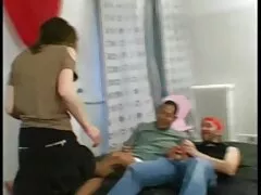 面白いティーンfucks大きなおじいちゃんコック兼口に えろ 動画 女